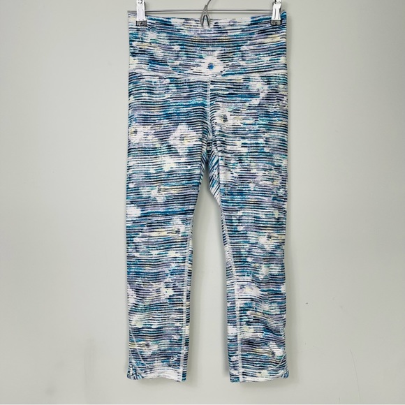 Lululemon True Self Crop II Blurry Belle Multi Blue Stripe Luon Leggings Yoga 6 - Picture 8 of 16
